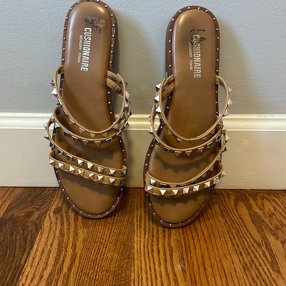 Strappy sandal with studs